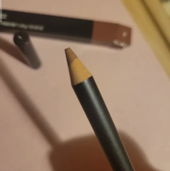 MAC Cosmetics Lip Pencil ~ OAK - Picture 4 of 4